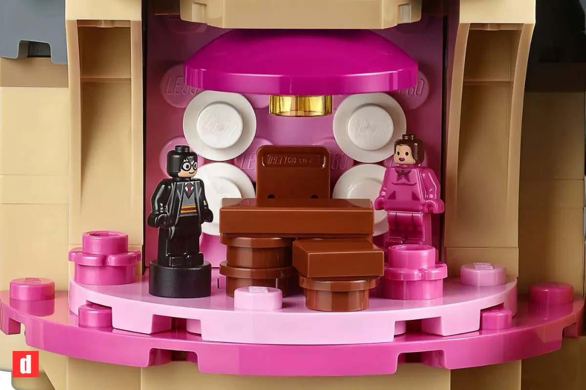 دفتر کار پروفسور آمبریج (Dolores Umbridge’s office) در لگو قلعه‌ی هاگوارتز